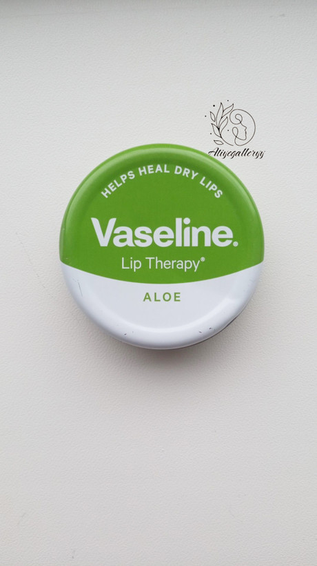 بالم لب Vaseline برای نرمی و آبرسانی عمیق لب