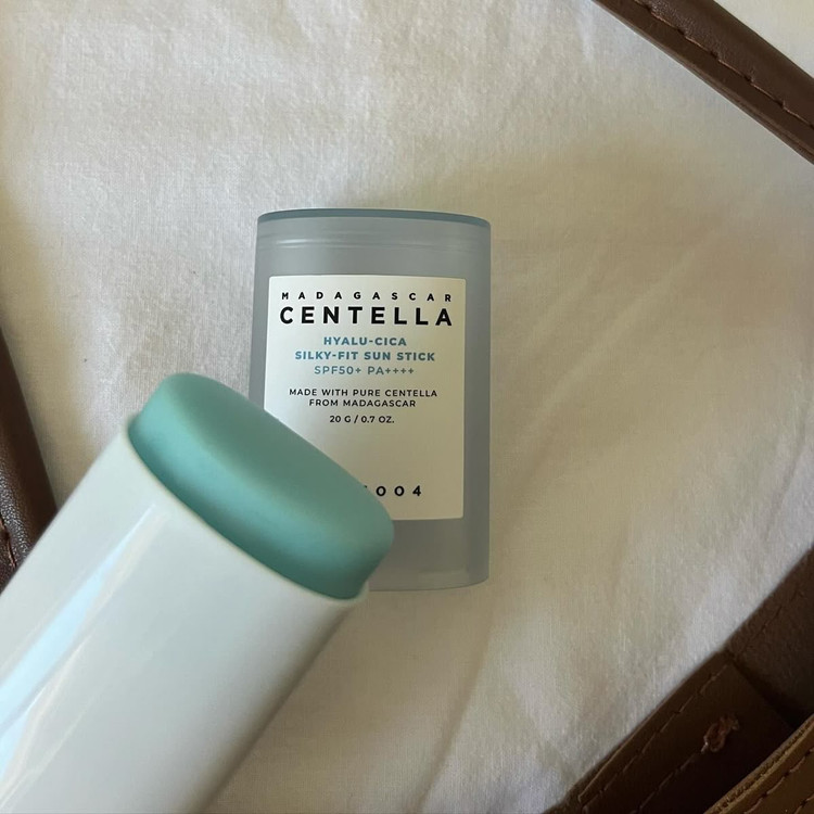 خرید ضدآفتاب استیکی سنتلا Centella Sun Stick محافظت SPF بالا